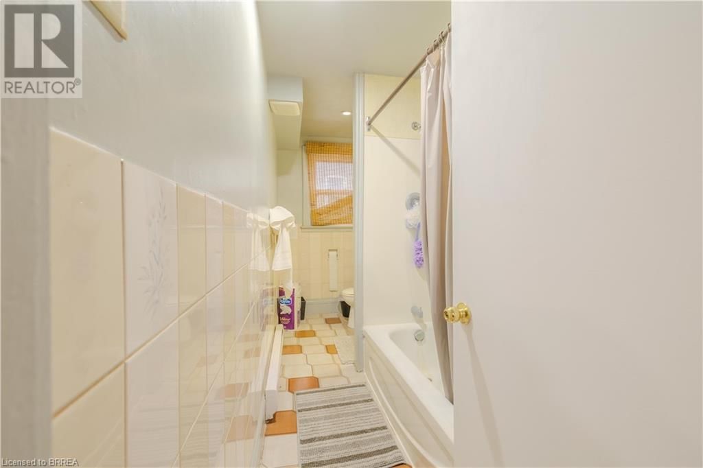 4 - 113 BRANT AVENUE Image 9