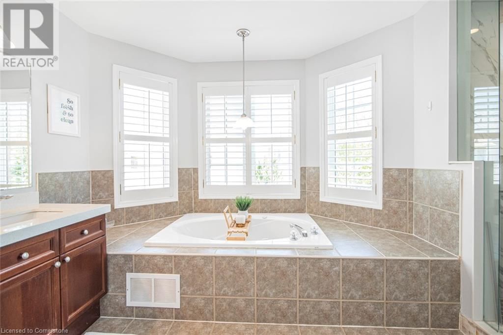 941 HUFFMAN CRESCENT Image 31