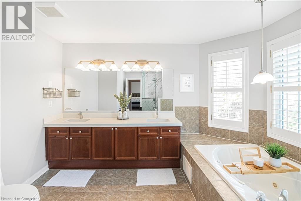 941 HUFFMAN CRESCENT Image 32
