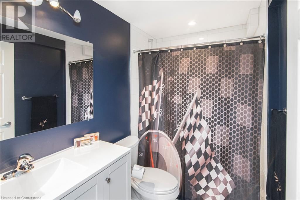 941 HUFFMAN CRESCENT Image 35