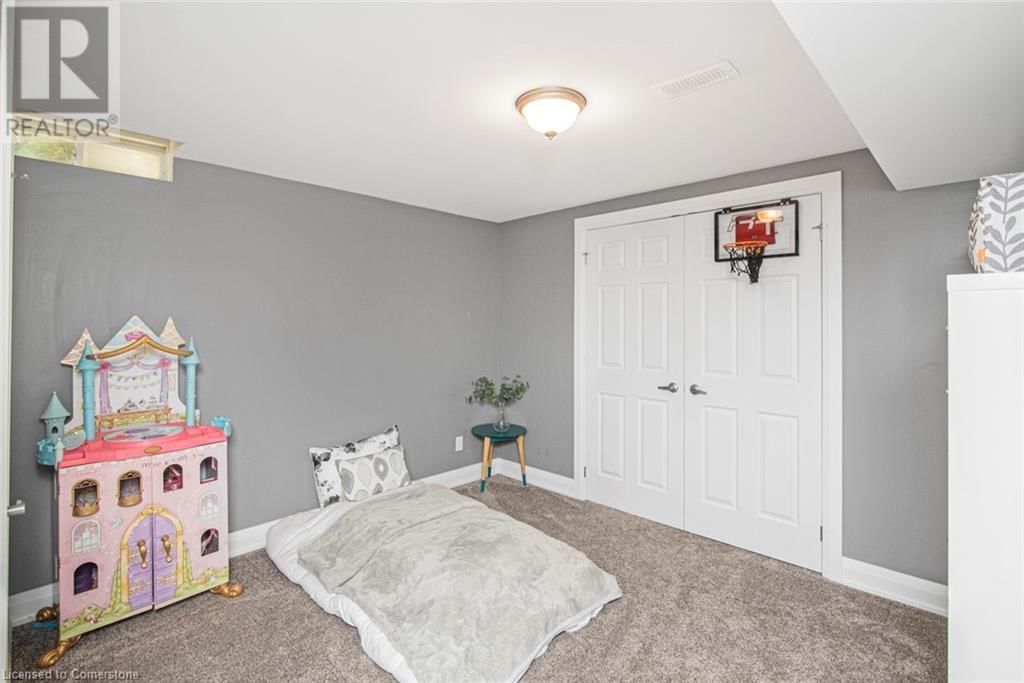 941 HUFFMAN CRESCENT Image 36