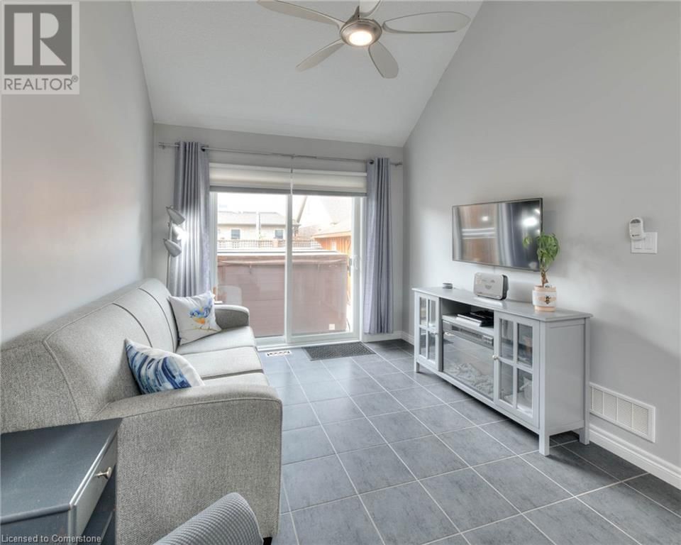350 FINORO CRESCENT Image 16