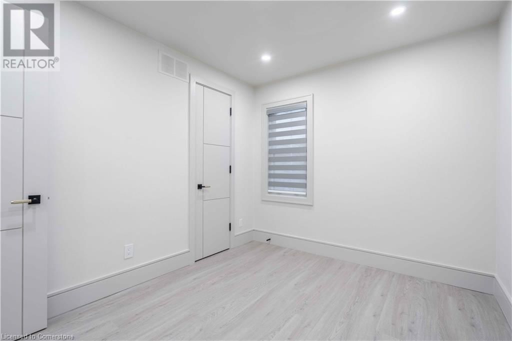 UPPER - 104 SECOND STREET NORTH Image 18
