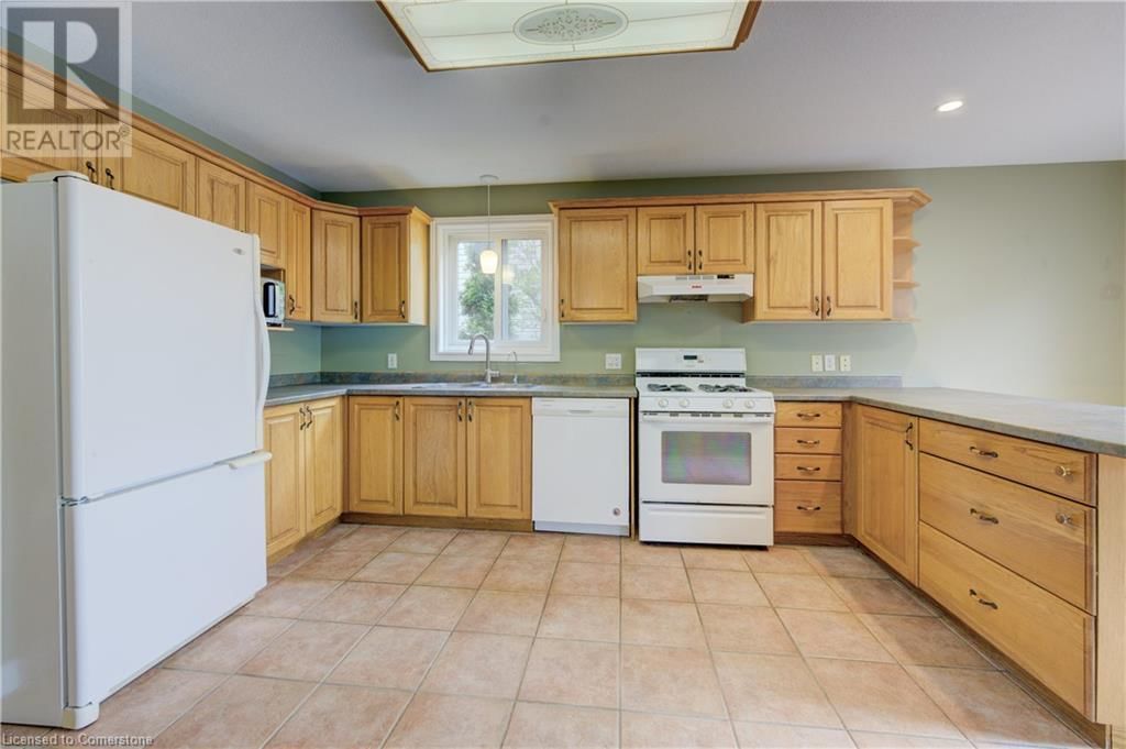 A - 495 HARBOUR VIEW CRESCENT Image 10