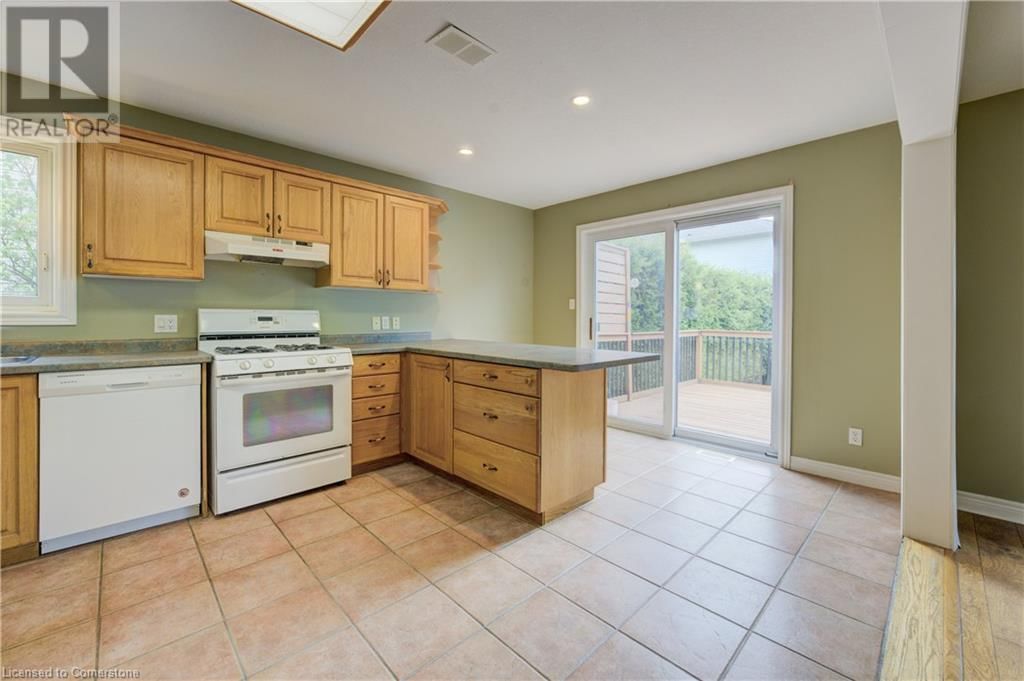 A - 495 HARBOUR VIEW CRESCENT Image 11