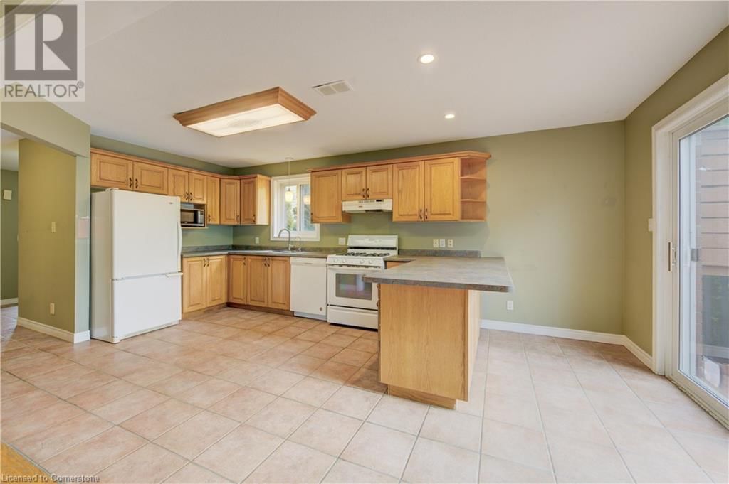 A - 495 HARBOUR VIEW CRESCENT Image 15
