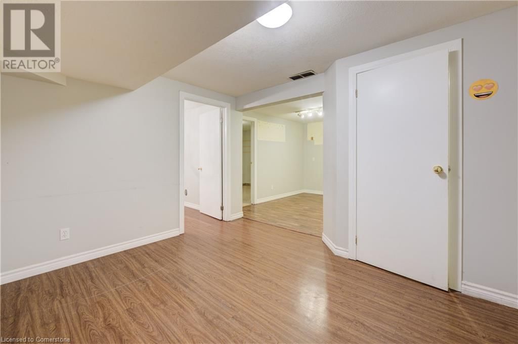 A - 495 HARBOUR VIEW CRESCENT Image 32