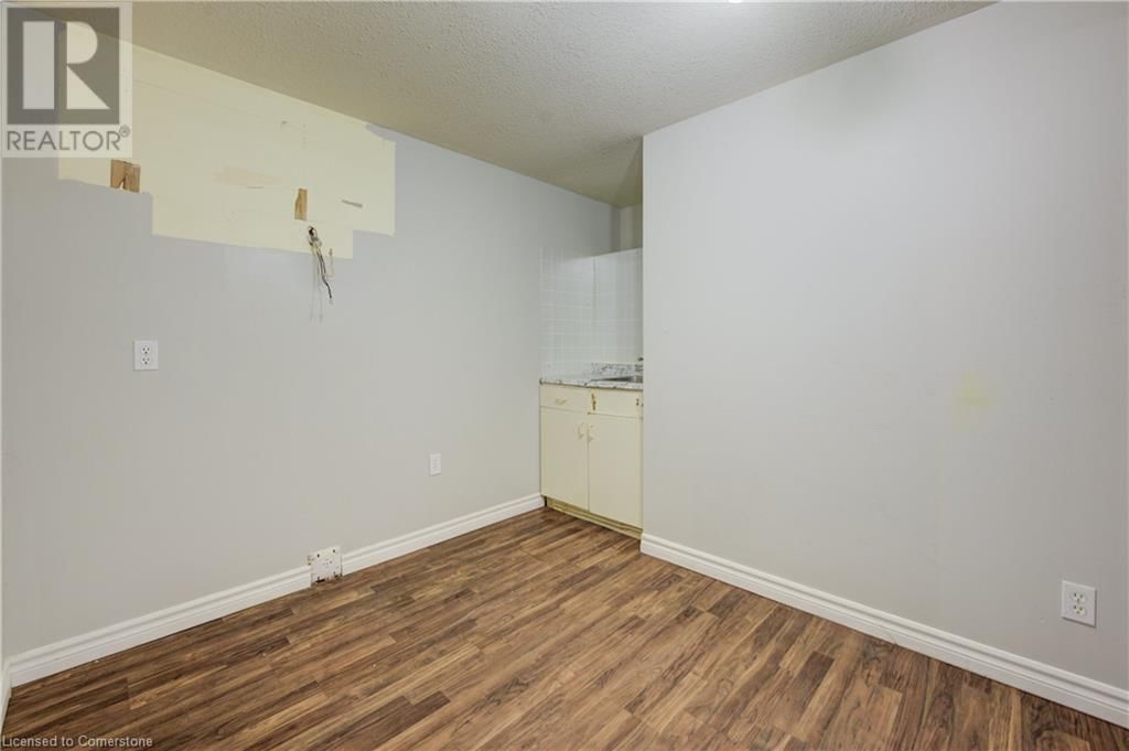 A - 495 HARBOUR VIEW CRESCENT Image 34