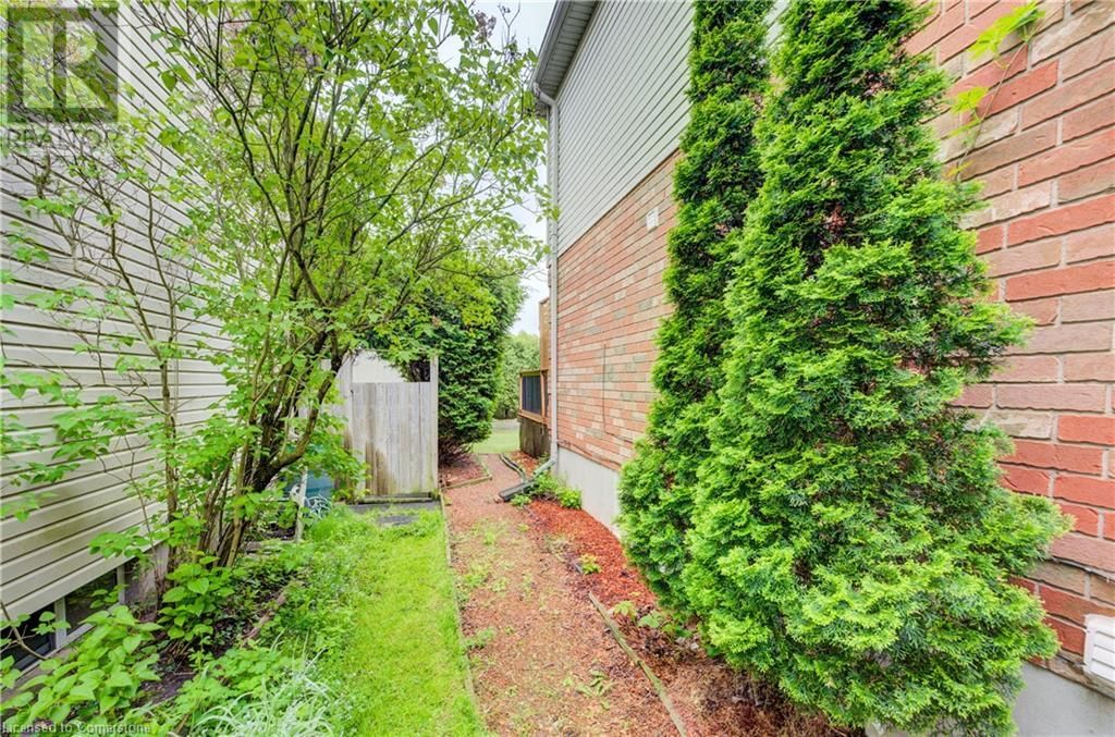 A - 495 HARBOUR VIEW CRESCENT Image 44