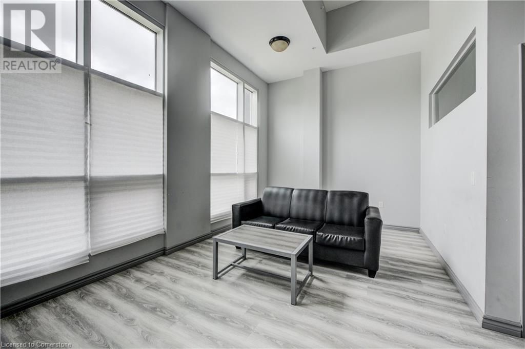 G105 - 275 LARCH STREET Image 10