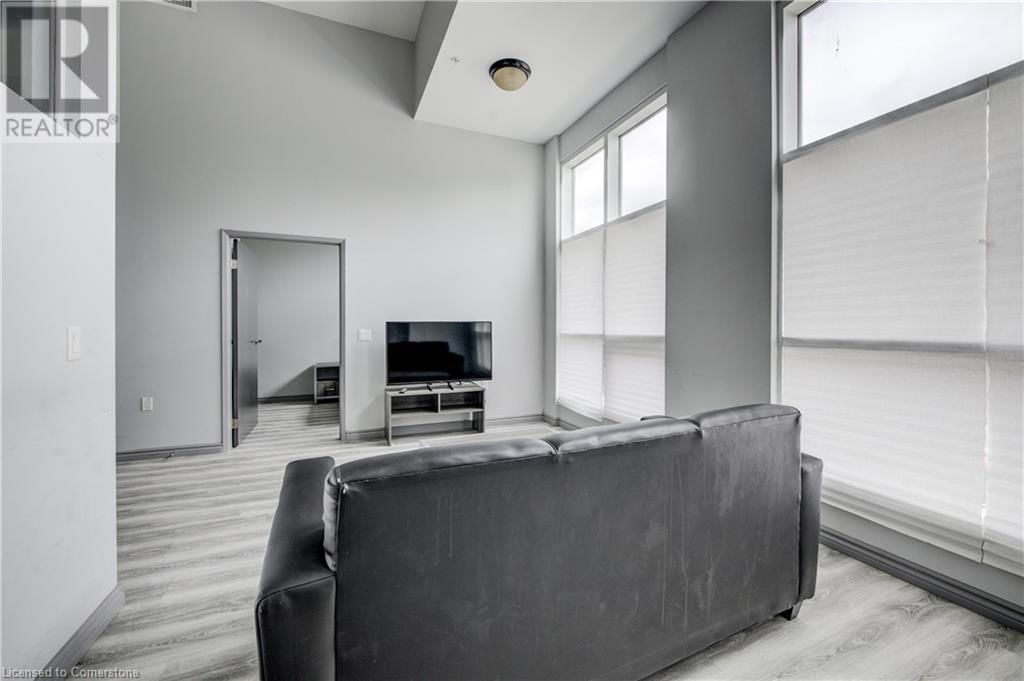 G105 - 275 LARCH STREET Image 11