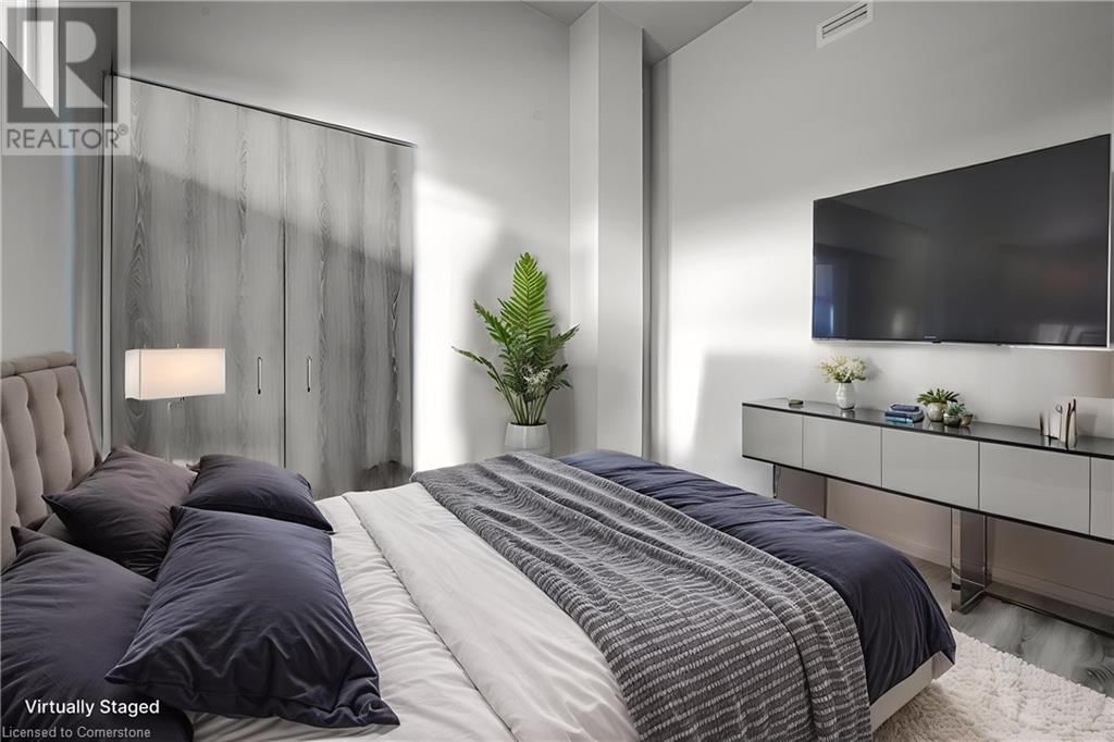 G105 - 275 LARCH STREET Image 16
