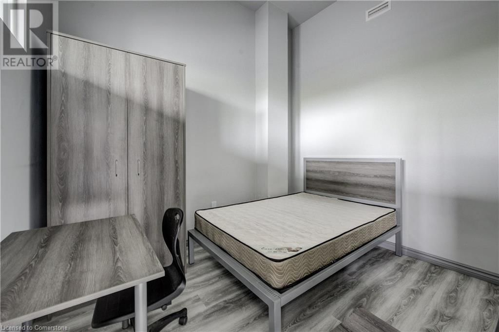 G105 - 275 LARCH STREET Image 17