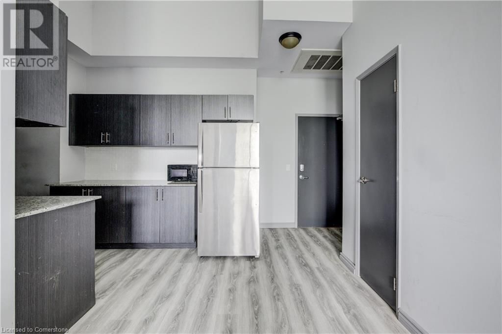 G105 - 275 LARCH STREET Image 3