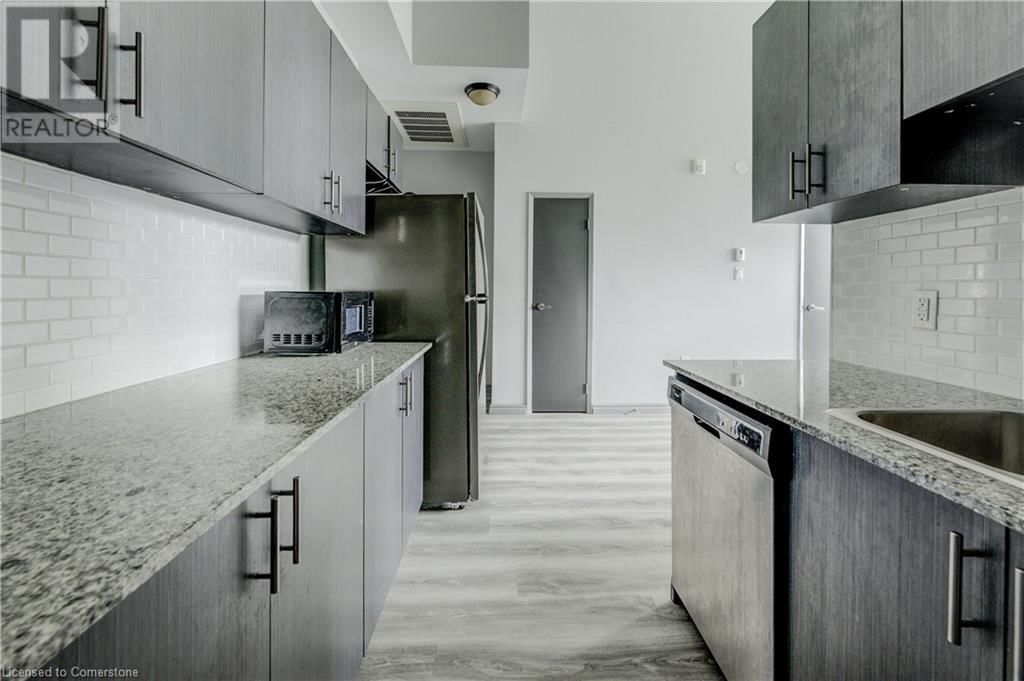 G105 - 275 LARCH STREET Image 6