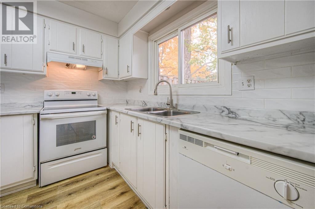 9 - 206 GREEN VALLEY DRIVE Image 11