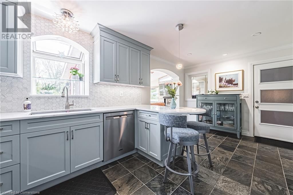 898 HERBERTON PLACE Image 12