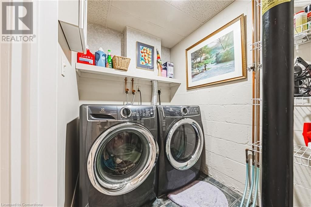 898 HERBERTON PLACE Image 33