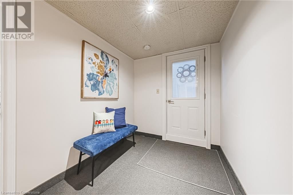898 HERBERTON PLACE Image 34