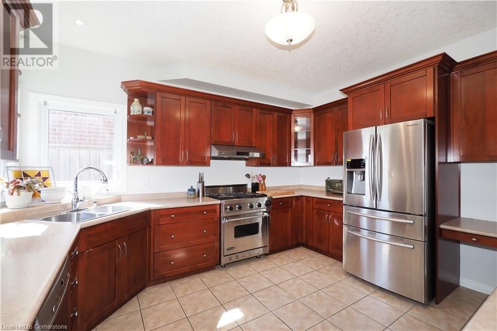 15 TREEVIEW DRIVE Image 17