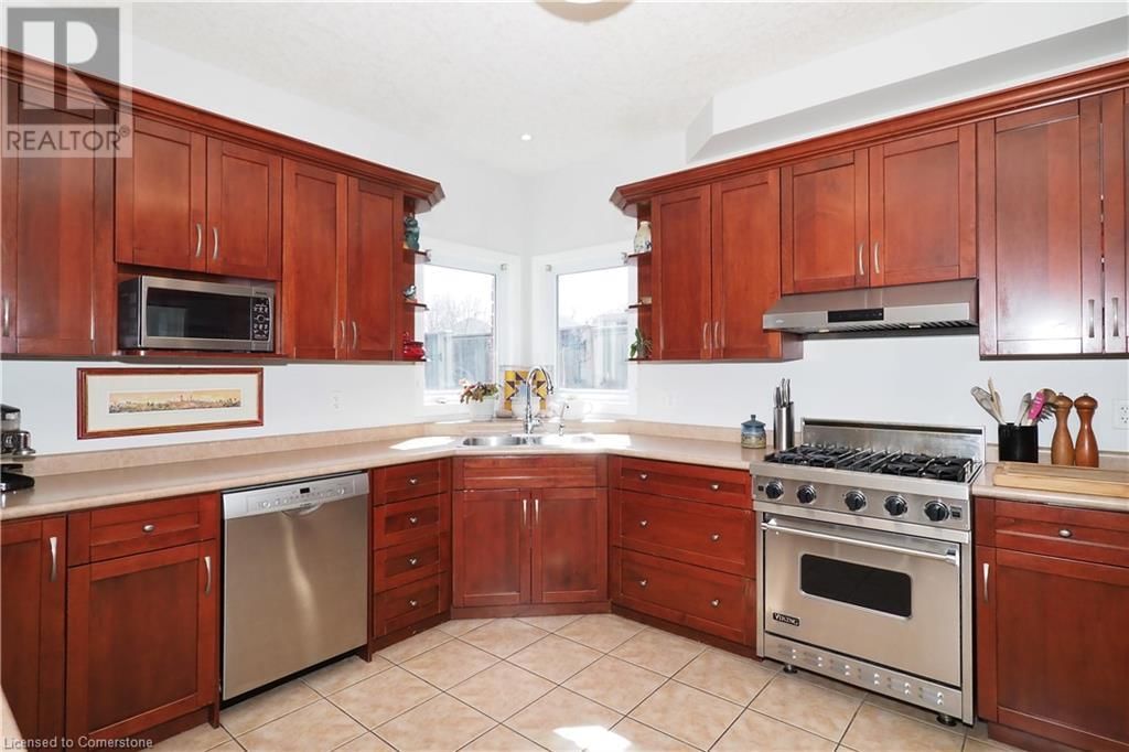 15 TREEVIEW DRIVE Image 18