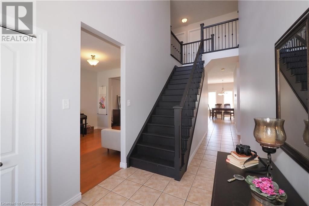 15 TREEVIEW DRIVE Image 3
