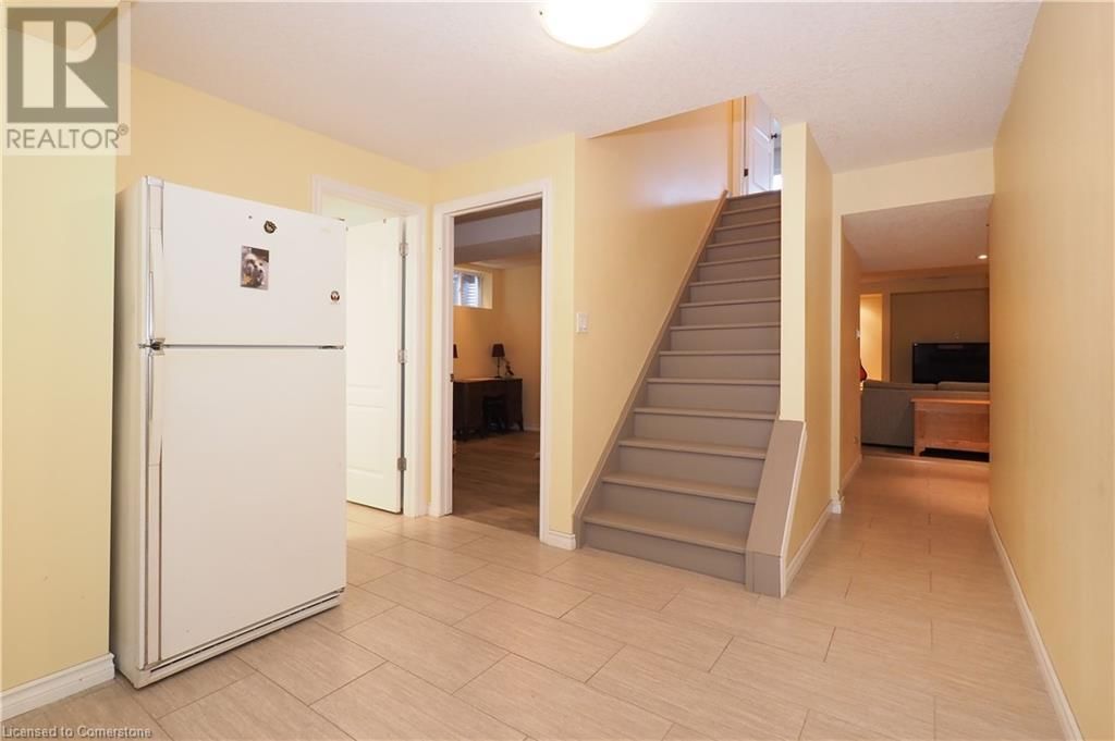 15 TREEVIEW DRIVE Image 35