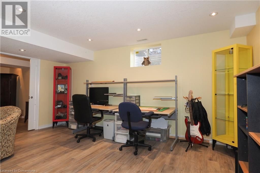 15 TREEVIEW DRIVE Image 38