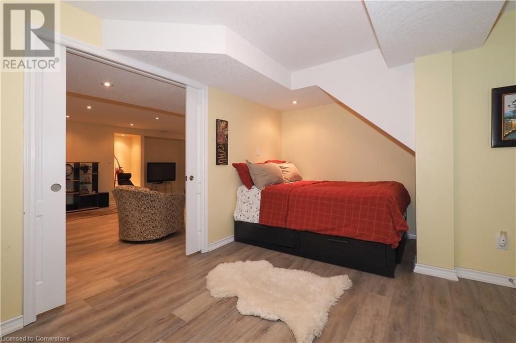 15 TREEVIEW DRIVE Image 39