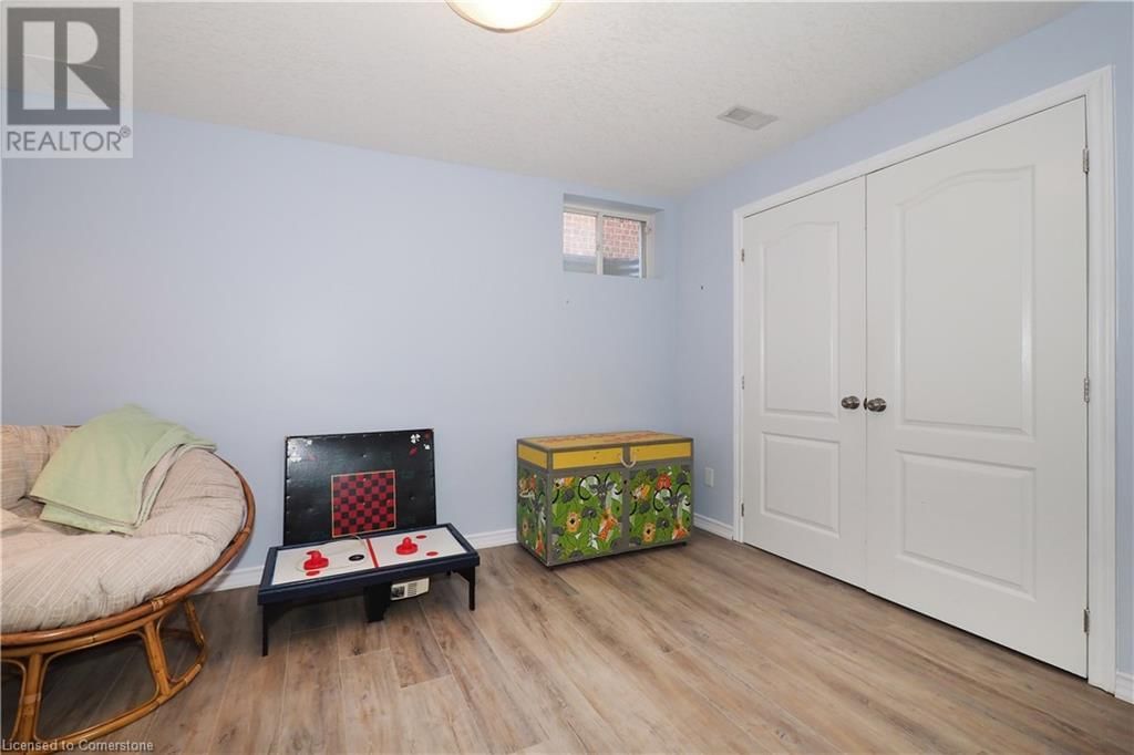 15 TREEVIEW DRIVE Image 41