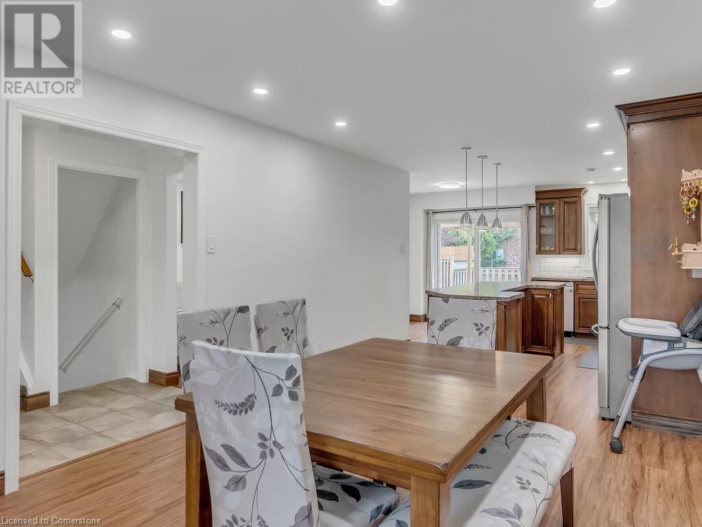 16 FAIRGREEN CLOSE Image 11