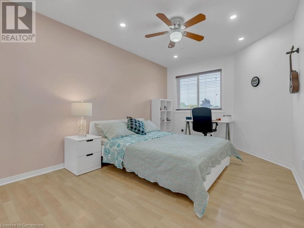 16 FAIRGREEN CLOSE Image 22