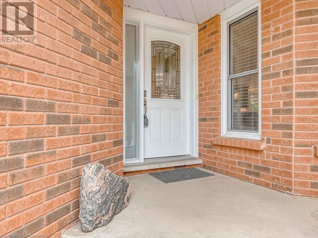 16 FAIRGREEN CLOSE Image 4