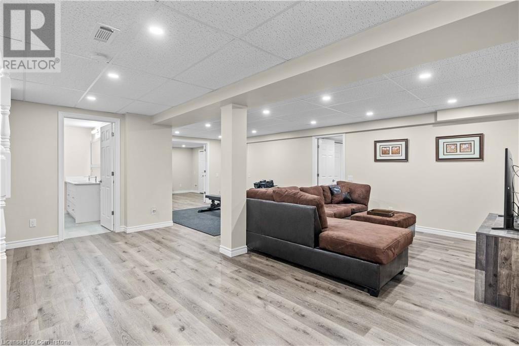 66 SILVERBIRCH BOULEVARD Image 30