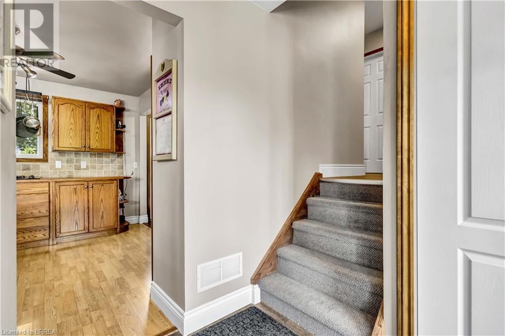 18 CLOVER COURT Image 16