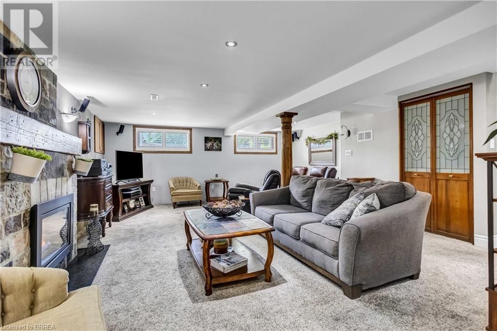 18 CLOVER COURT Image 26