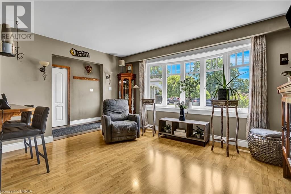 18 CLOVER COURT Image 8
