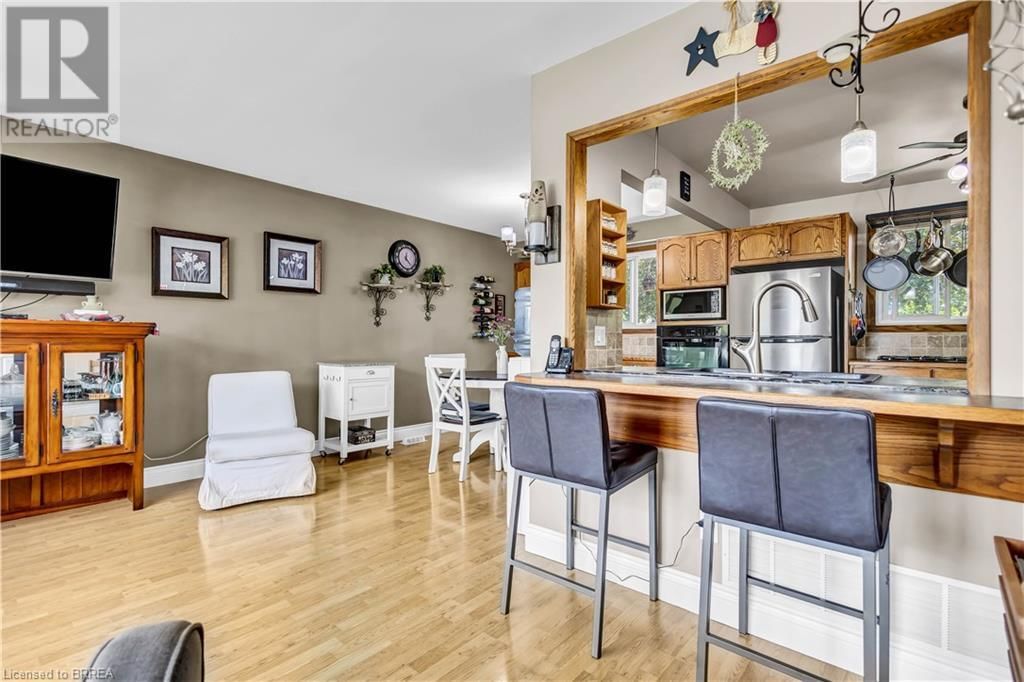 18 CLOVER COURT Image 9