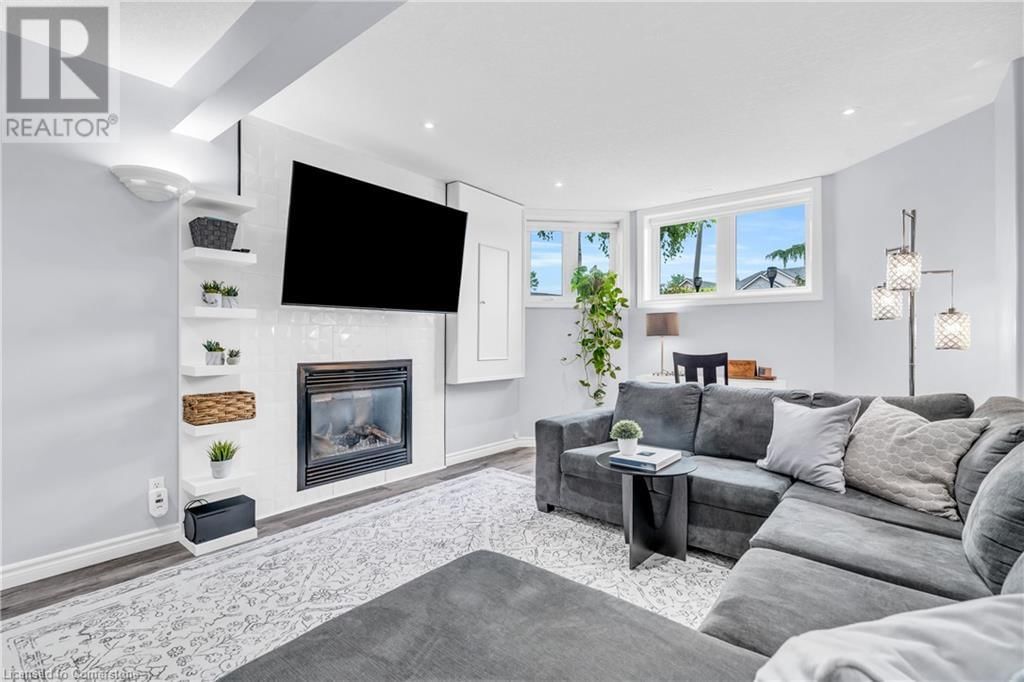 33 LONG LANE Image 1