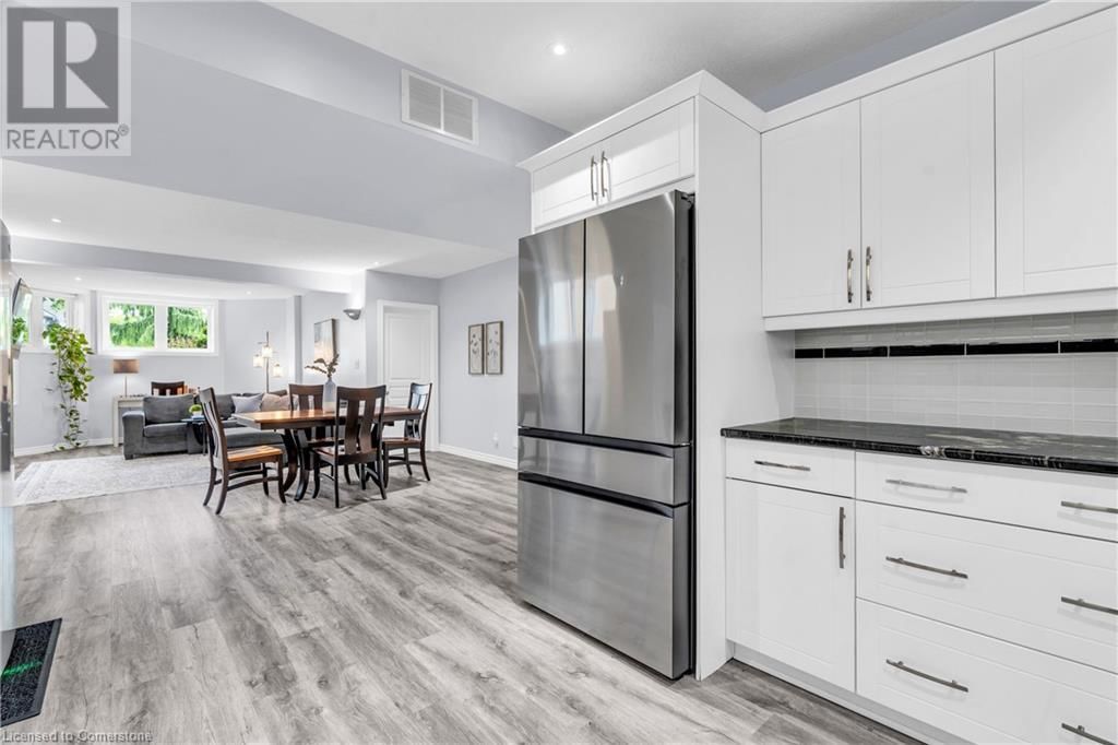 33 LONG LANE Image 32