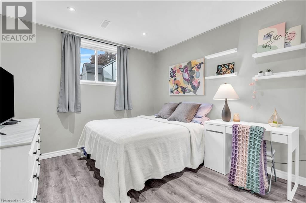 33 LONG LANE Image 39