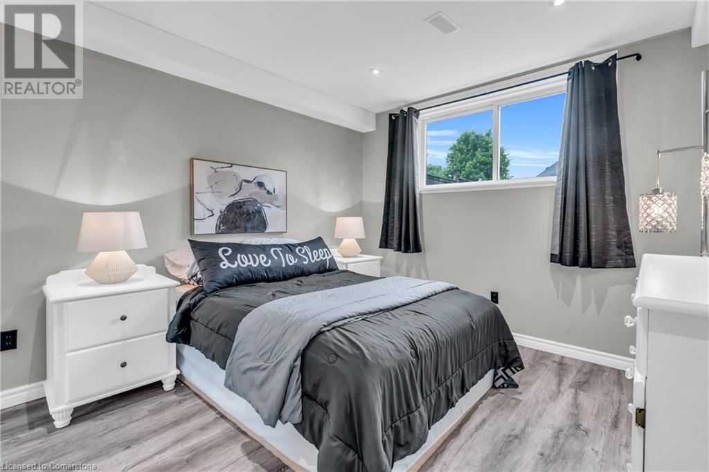 33 LONG LANE Image 40