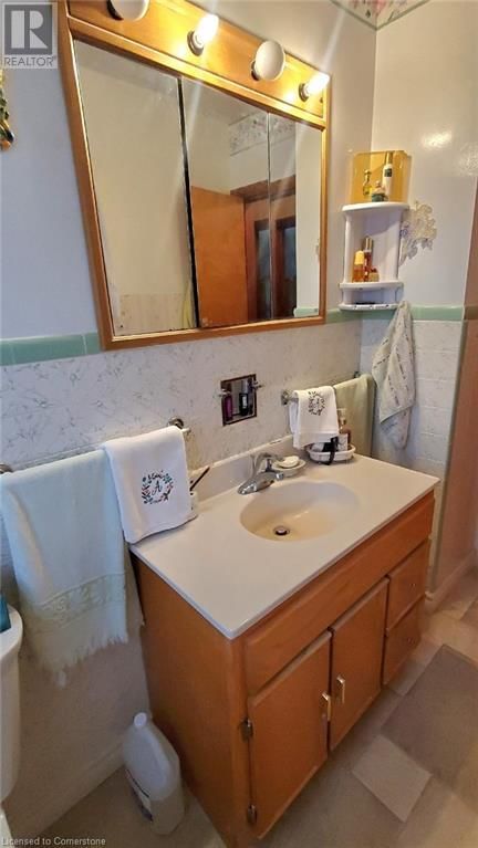 128 WOODS STREET Image 13