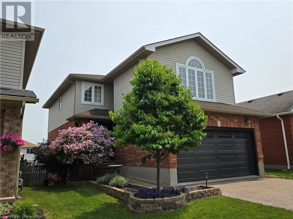 10 QUEEN CHARLOTTE CRESCENT Image 1