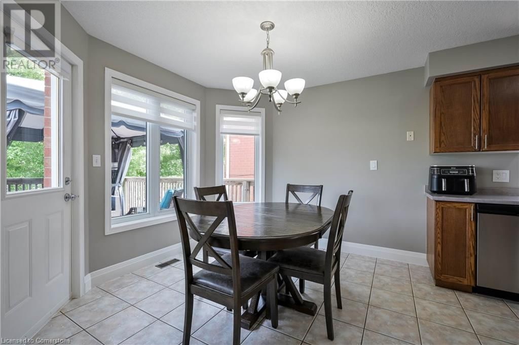 10 QUEEN CHARLOTTE CRESCENT Image 12