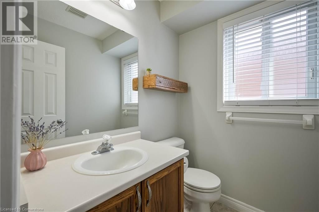 10 QUEEN CHARLOTTE CRESCENT Image 16