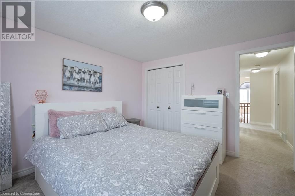 10 QUEEN CHARLOTTE CRESCENT Image 23