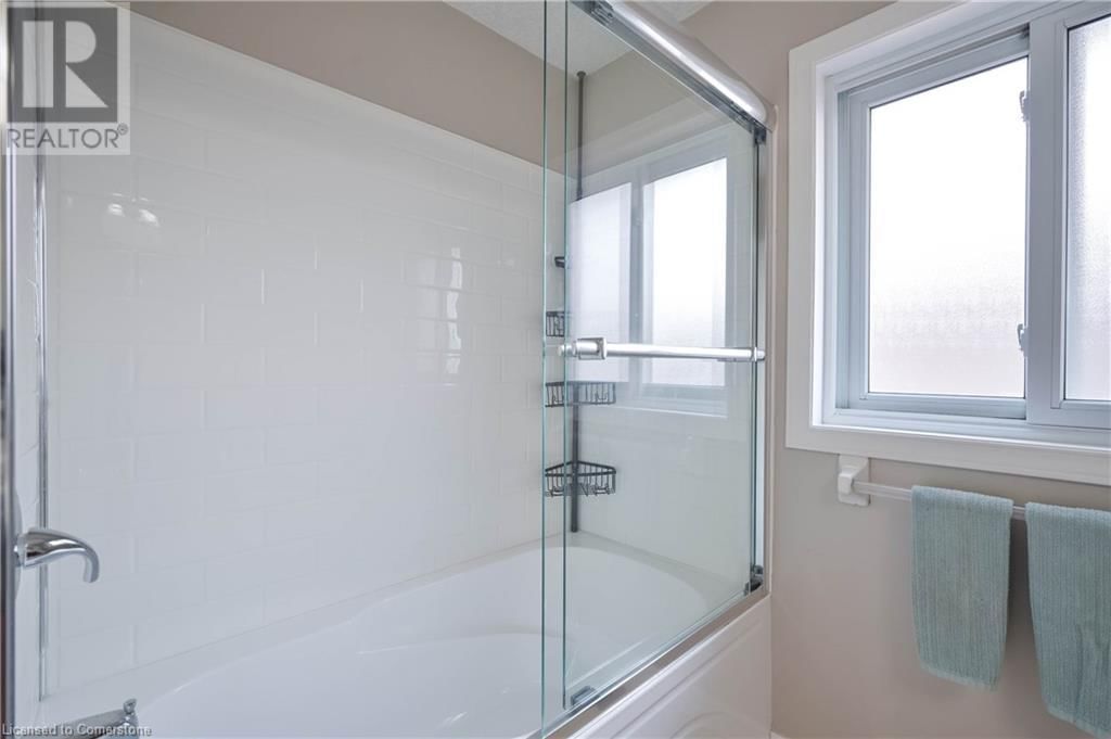 10 QUEEN CHARLOTTE CRESCENT Image 25