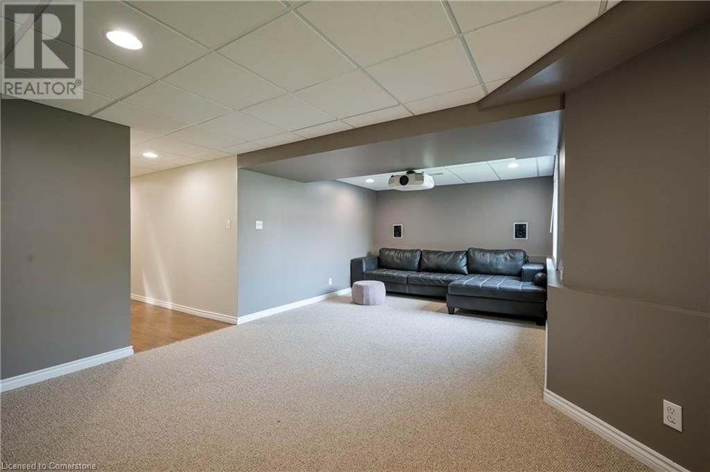 10 QUEEN CHARLOTTE CRESCENT Image 30