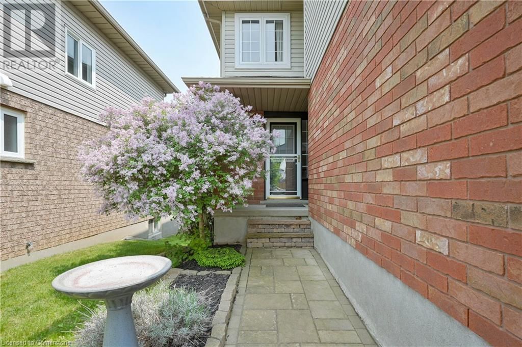10 QUEEN CHARLOTTE CRESCENT Image 5